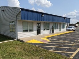 3030 N Woodford St, Decatur IL - Parking Garage