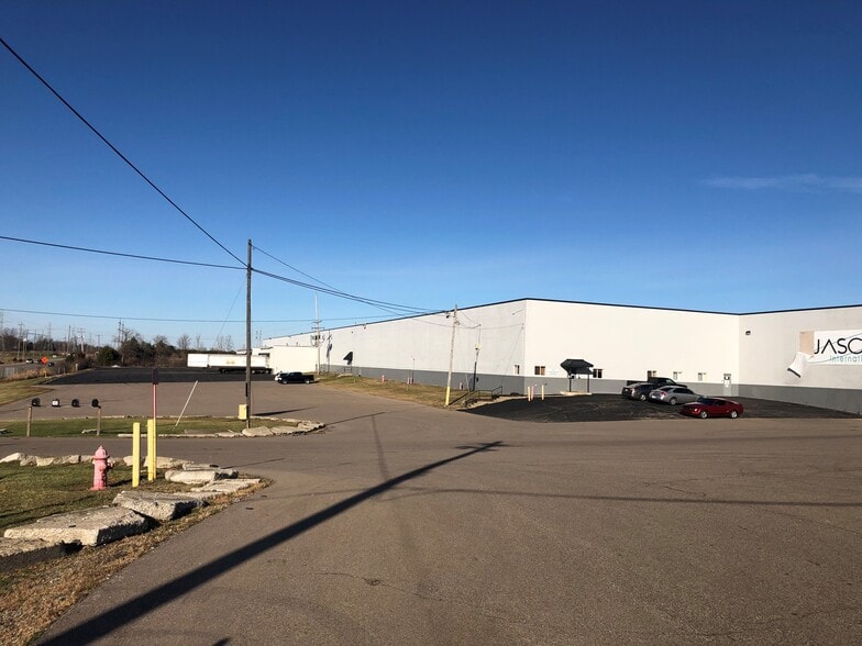 7075 Dort Hwy, Grand Blanc, MI for lease - Building Photo - Image 3 of 16