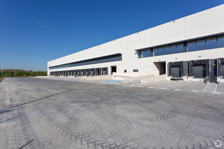 Calle Sierra de la Demanda, 51, Madrid, Madrid for lease - Building Photo - Image 3 of 10