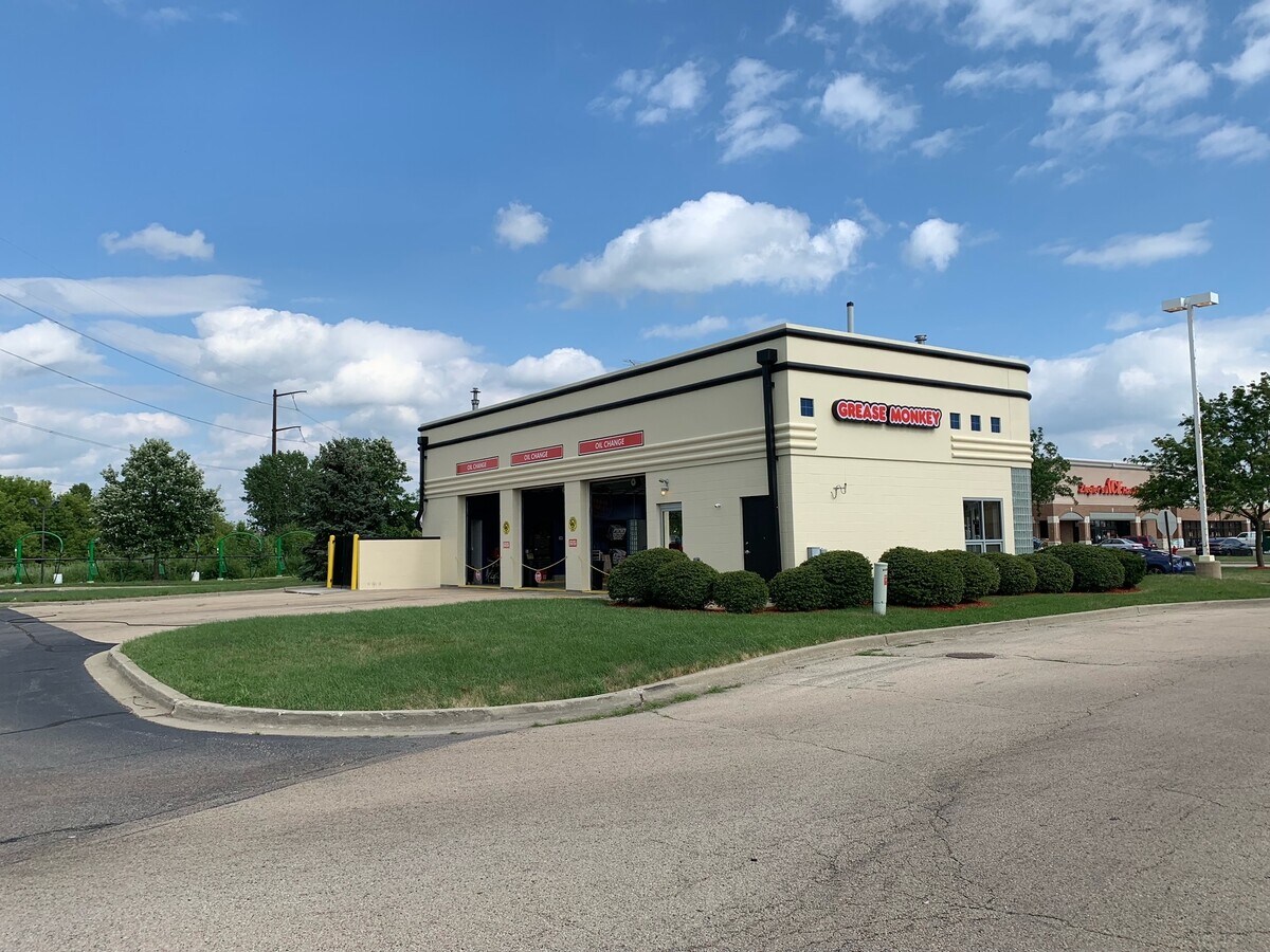 225 Randall Rd, South Elgin, IL 60177