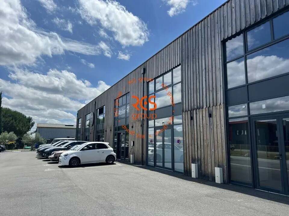 Flex in SAINT-JEAN-D'ILLAC for sale Building Photo- Image 1 of 13