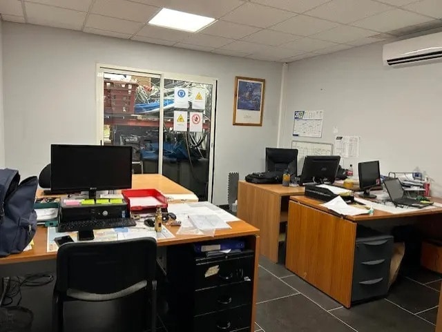 Office in Salon-de-Provence for lease Interior Photo- Image 1 of 5