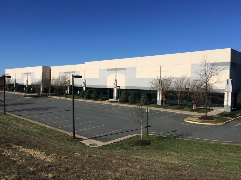 8110 River Stone Dr, Fredericksburg, VA for lease - Building Photo - Image 1 of 19