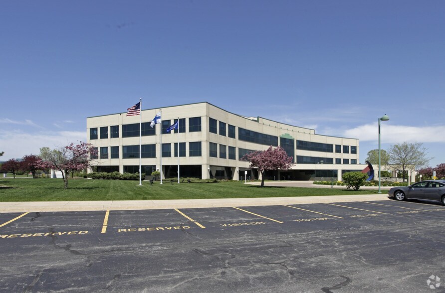 2323 E Capitol Dr, Appleton, WI for lease - Building Photo - Image 1 of 5