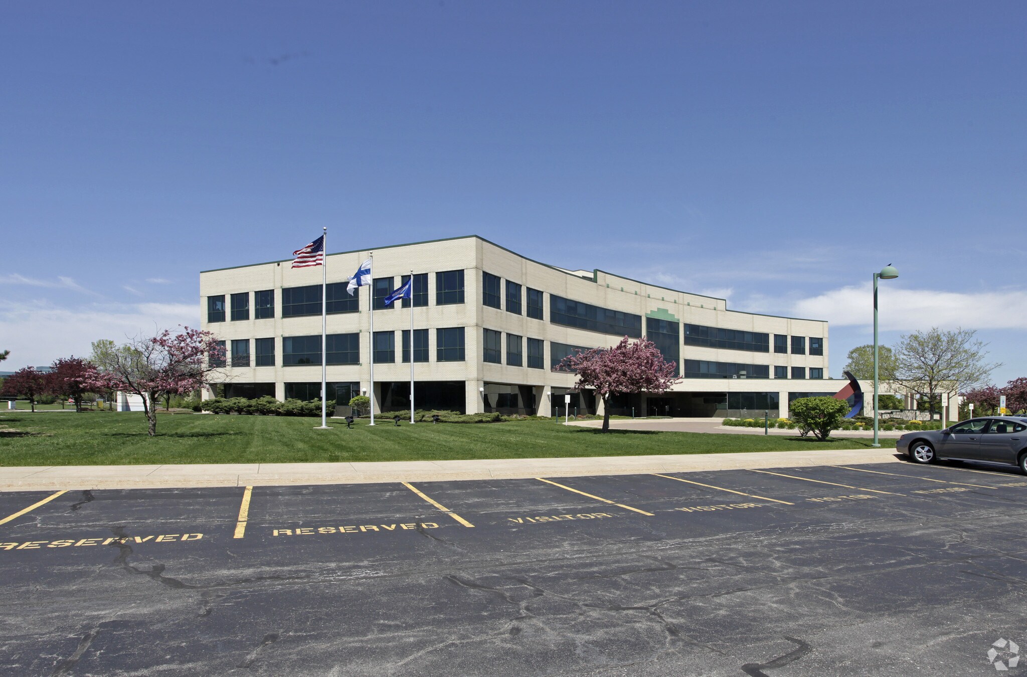 2323 E Capitol Dr, Appleton, WI for lease Building Photo- Image 1 of 6