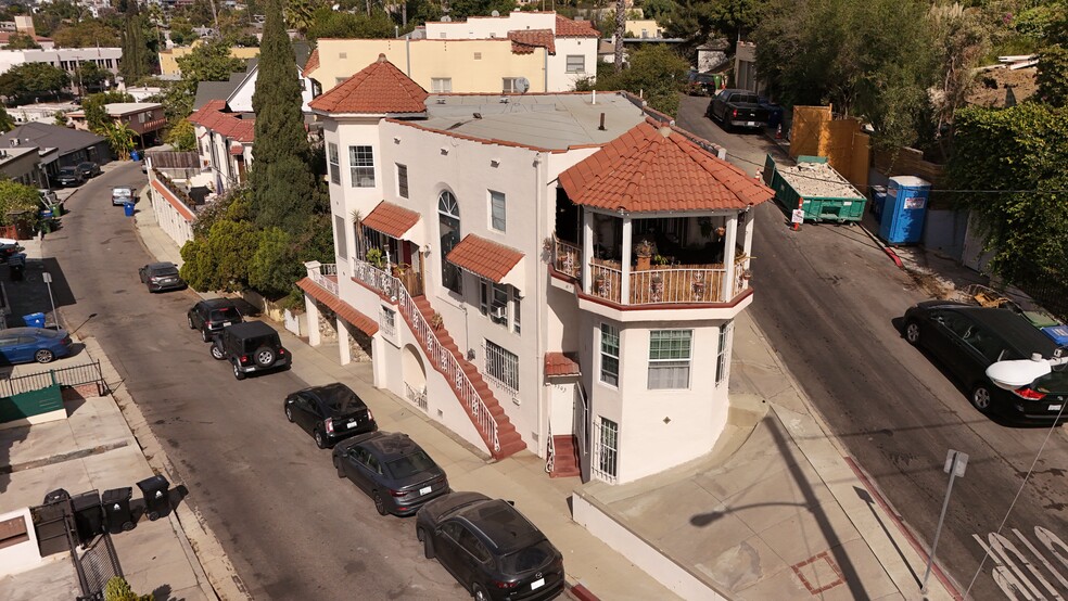 3303 Hamilton Way, Los Angeles, CA for sale - Primary Photo - Image 1 of 20