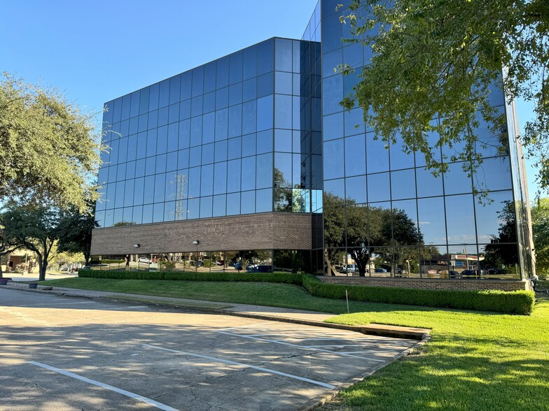 400 Chisholm Pl, Plano, TX for lease - Building Photo - Image 2 of 6