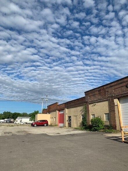 11201-11311 Franklin Blvd, Cleveland, OH for lease - Building Photo - Image 1 of 10