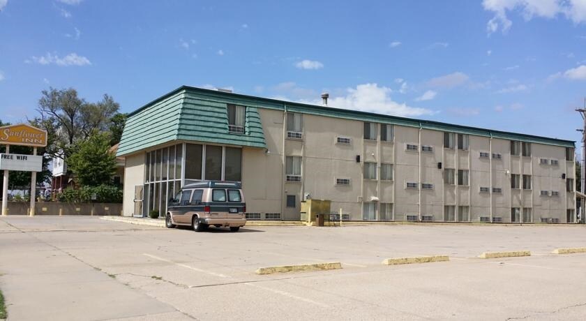 322 E 4th Ave, Hutchinson, KS for sale Primary Photo- Image 1 of 1