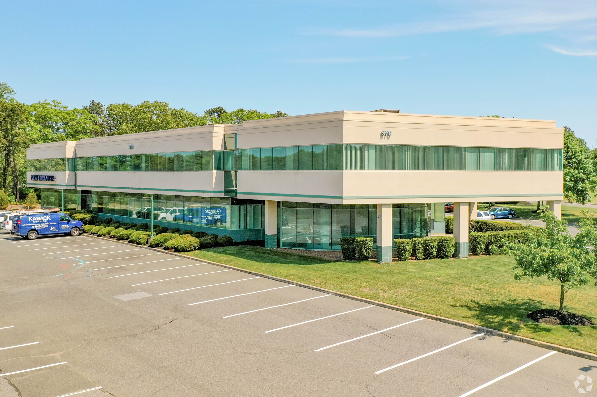 570 Expressway Dr S, Medford, NY for lease Building Photo- Image 1 of 4