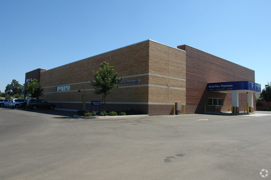 1735 E Walnut Ave, Visalia, CA for sale - Building Photo - Image 3 of 16