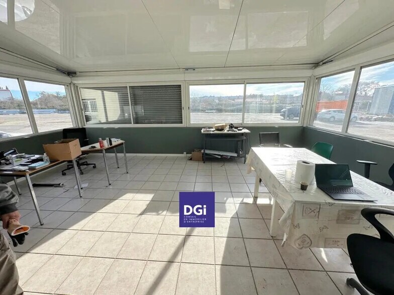 Industrial in Vauvert for lease - Interior Photo - Image 3 of 4