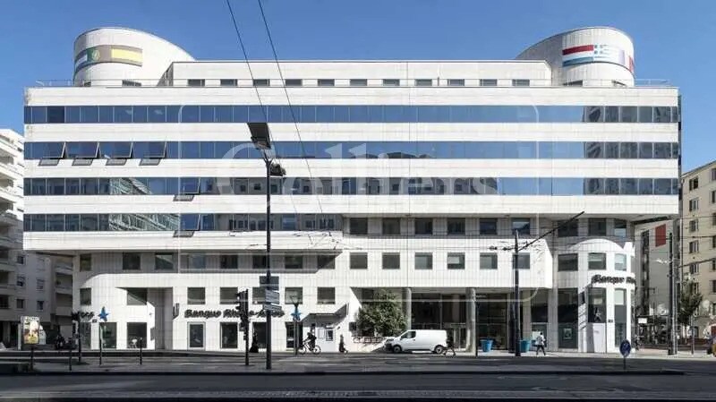 Flex in Lyon for lease Building Photo- Image 1 of 3