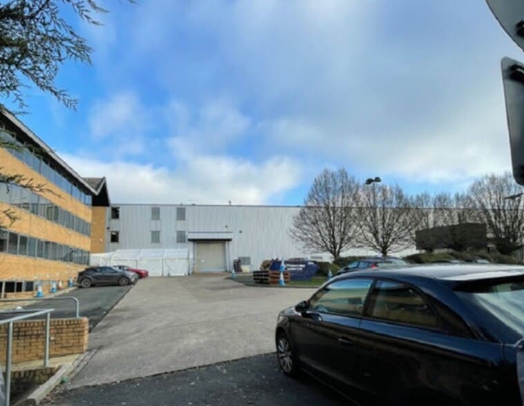 1 Elstree Way, Borehamwood for lease - Building Photo - Image 3 of 6