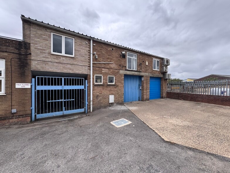 9-9A Edison Rd, Salisbury for lease - Building Photo - Image 2 of 5