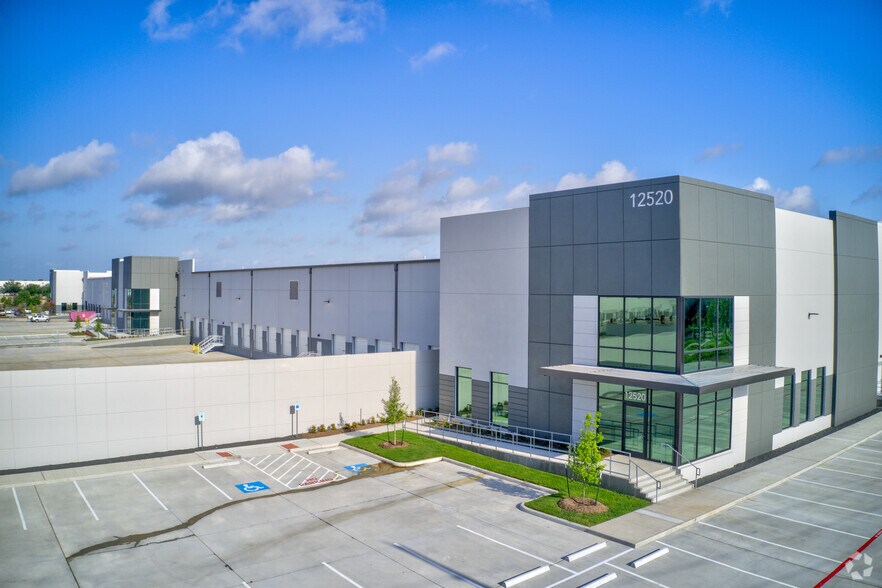 12510 W Airport Blvd, Sugar Land, TX for lease - Building Photo - Image 1 of 5