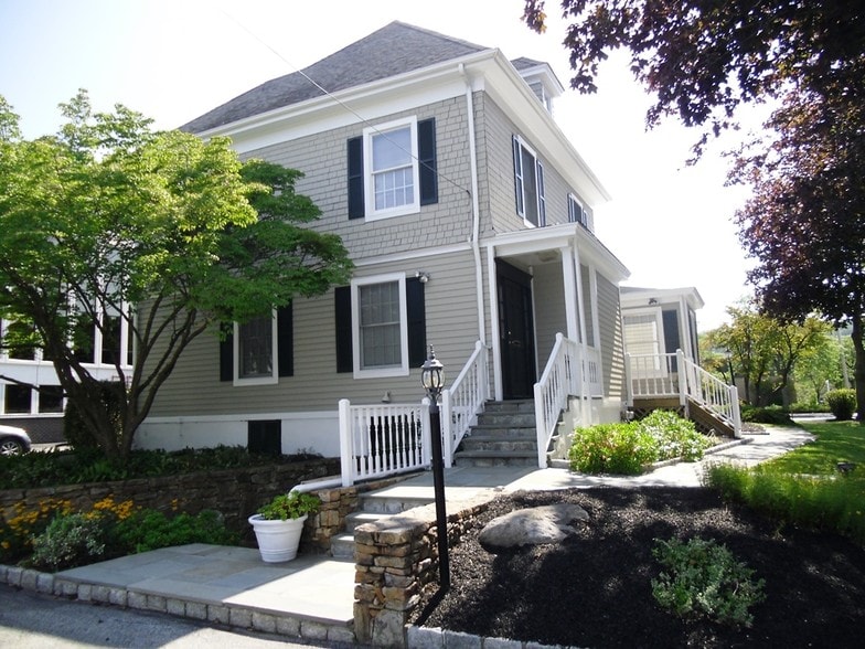 1952 Commerce St, Yorktown Heights, NY for sale - Building Photo - Image 3 of 4