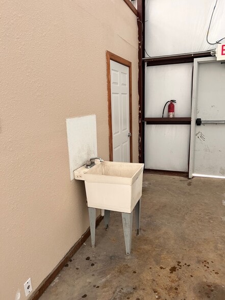 19638 Dunbar Ave, Humble, TX for lease - Building Photo - Image 3 of 6