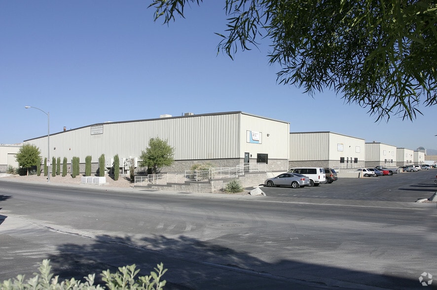 3915 W Hacienda Ave, Las Vegas, NV for lease - Building Photo - Image 2 of 24