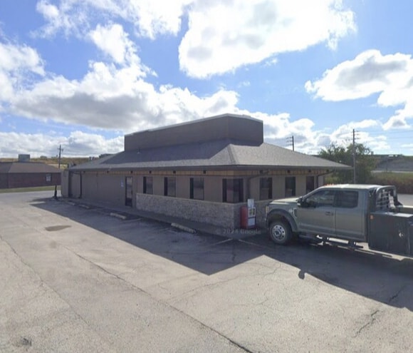305 Eastgate Dr, Osawatomie, KS for lease - Building Photo - Image 2 of 4