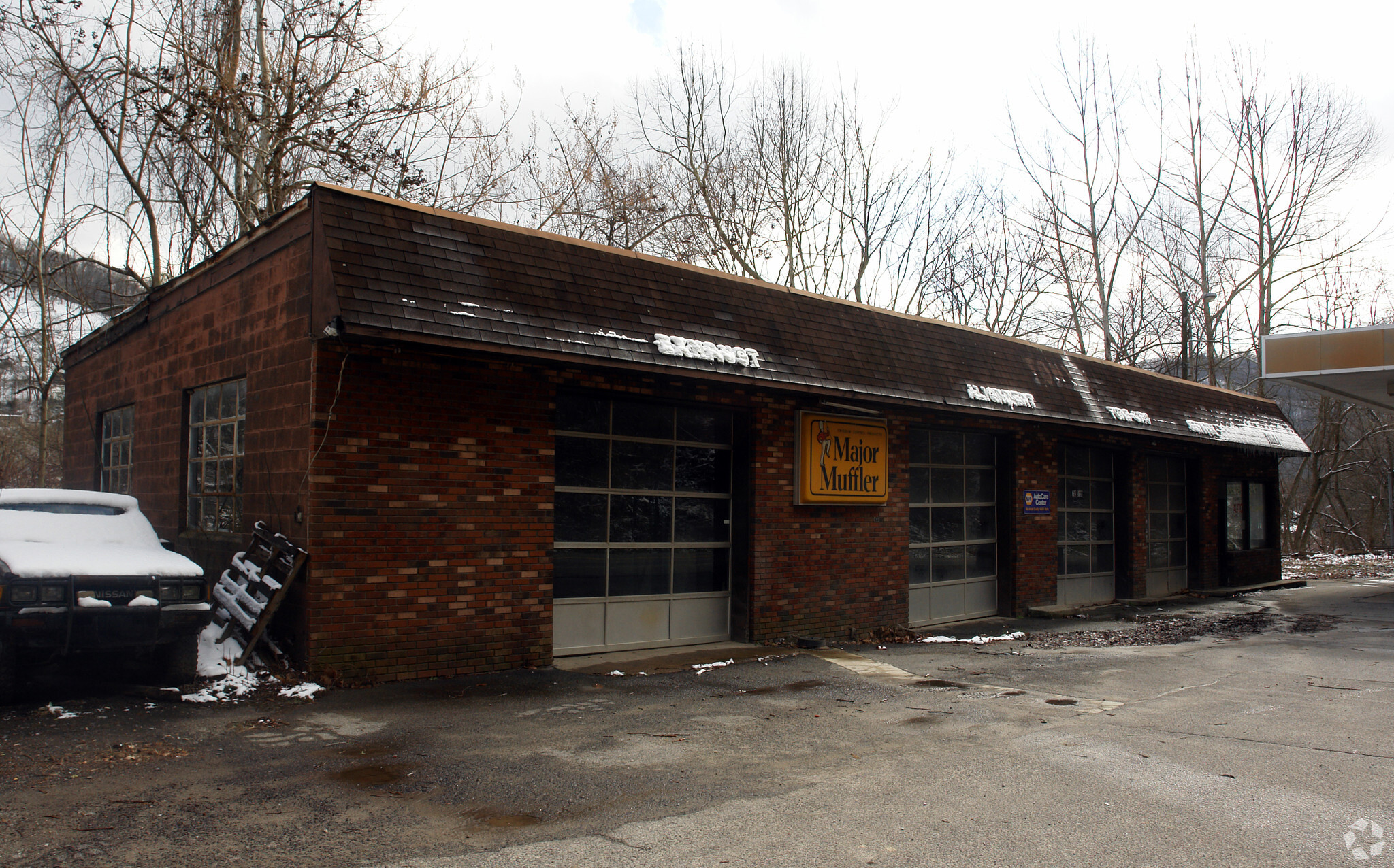 572 Justice Ave, Logan, WV for sale Primary Photo- Image 1 of 1