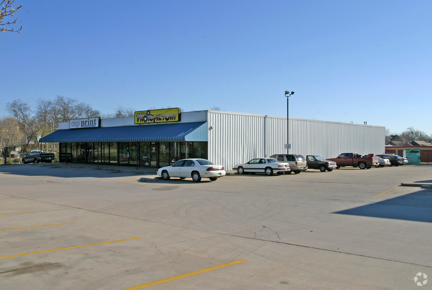 4220-4222 N May Ave, Oklahoma City, OK for lease - Building Photo - Image 2 of 9