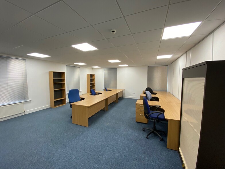 Riverview, Stockport for lease - Building Photo - Image 3 of 12