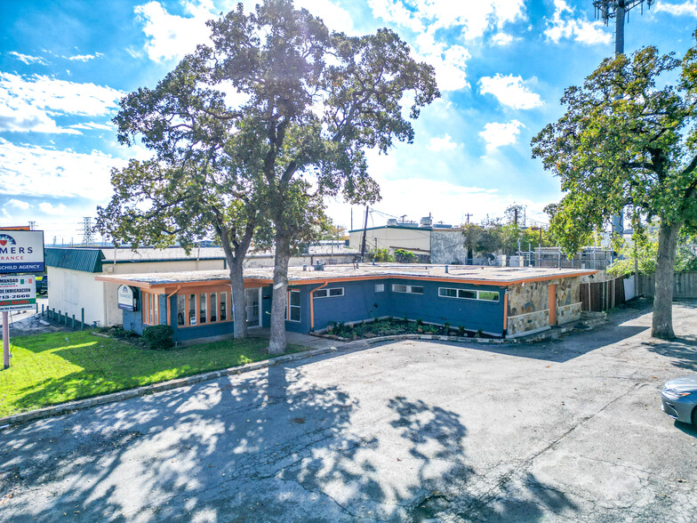 6050 E Lancaster Ave, Fort Worth, TX for lease - Primary Photo - Image 1 of 8