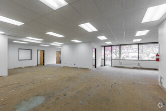 6135 NE 80th Ave, Portland, OR for lease Interior Photo- Image 2 of 9