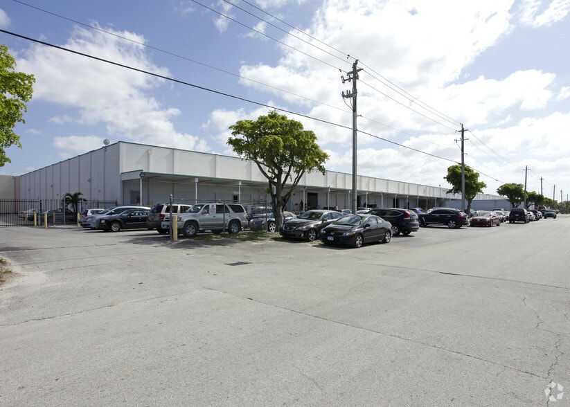 3415-3435 NW 112th St, Miami, FL for lease - Building Photo - Image 3 of 7
