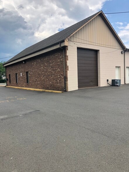 8635-8649 Phoenix Dr, Manassas, VA for lease - Building Photo - Image 2 of 3