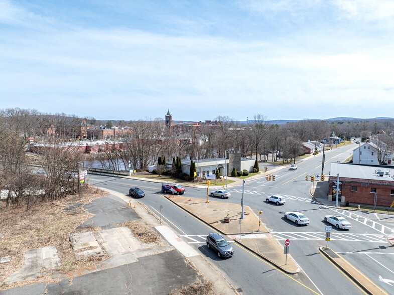 568 Main St, Indian Orchard, MA for lease - Building Photo - Image 1 of 6