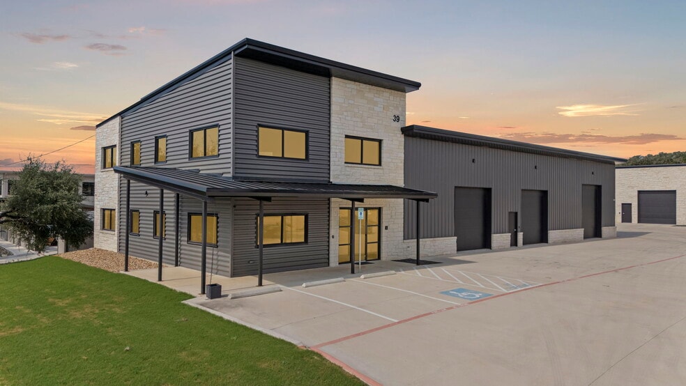 39 Truss Dr, Boerne, TX for lease - Building Photo - Image 1 of 105
