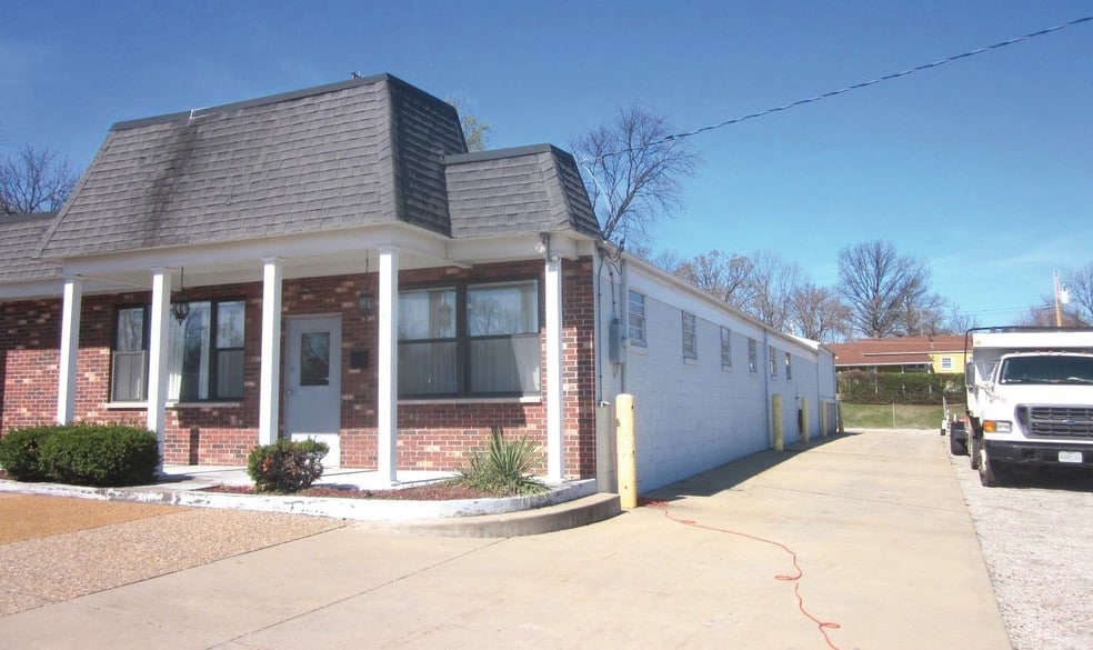 10703 Tesshire Dr, Saint Louis, MO for sale - Building Photo - Image 2 of 12