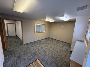 513 N Link Ln, Fort Collins, CO for lease Interior Photo- Image 2 of 11