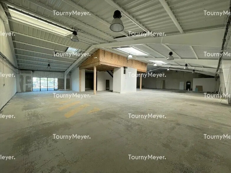 Flex in Caudan for lease - Interior Photo - Image 2 of 4