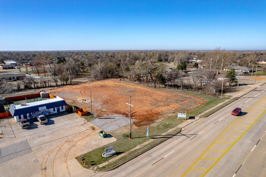 1724 W Hwy 152, Mustang, OK for sale - Building Photo - Image 2 of 4