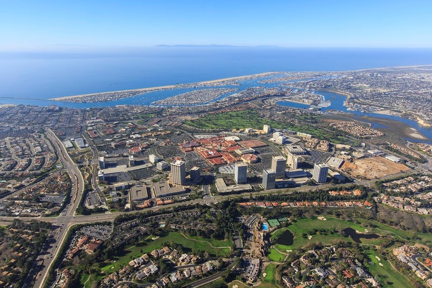 500 Newport Center Dr, Newport Beach, CA for lease - Aerial - Image 2 of 9