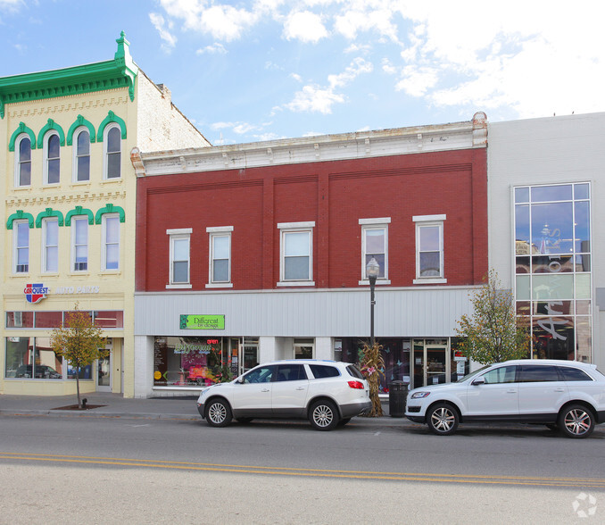 110-112 N Michigan Ave, Big Rapids, MI for sale - Primary Photo - Image 1 of 1