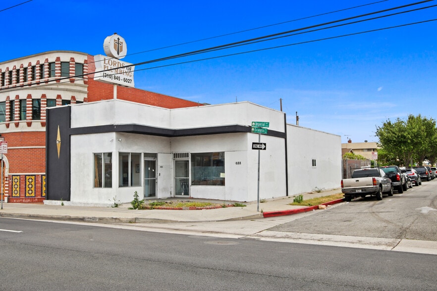 4686-4688 W Imperial Hwy, Inglewood, CA for sale - Building Photo - Image 2 of 11