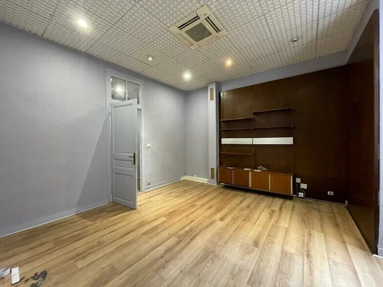 Office in Nice for lease - Interior Photo - Image 2 of 6