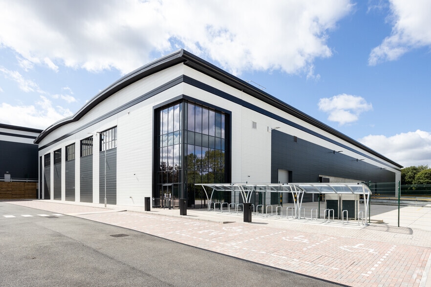 Jays Close, Basingstoke for lease - Building Photo - Image 3 of 34