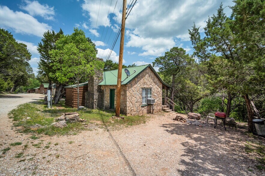 5152 Hwy 77 South Davis Oklahoma 73030, Davis, OK for sale - Primary Photo - Image 1 of 1