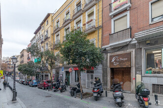 Retail in Madrid, MAD for lease Interior Photo- Image 1 of 22