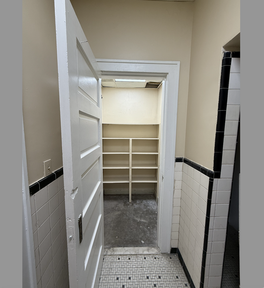 6 W Henry St, Savannah, GA for sale - Building Photo - Image 3 of 40