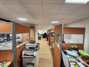 9 Avenue Du Marais, Argenteuil for lease Interior Photo- Image 2 of 5