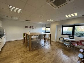 350 Avenue Jean-René Guillibert Gautier De La Lauzière, Aix-en-Provence for lease Interior Photo- Image 2 of 12