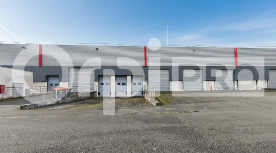 Industrial in Les Ulis for lease - Building Photo - Image 2 of 7
