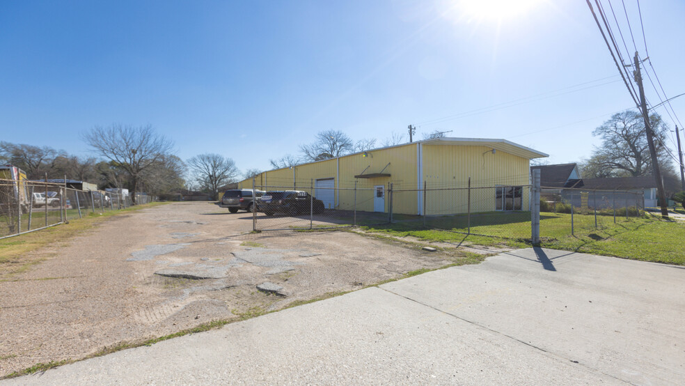 9314 E Hardy Rd, Houston, TX for sale - Building Photo - Image 1 of 1