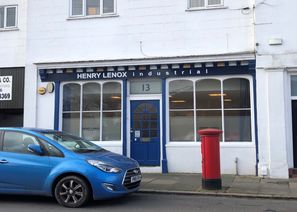 13 Hanworth Rd, Hampton for sale Primary Photo- Image 1 of 1